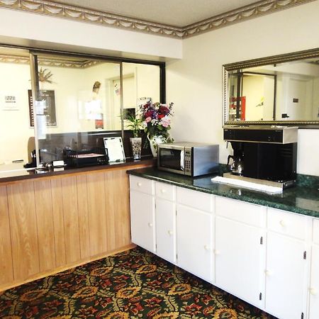 Budget Inn Daleville Bagian luar foto