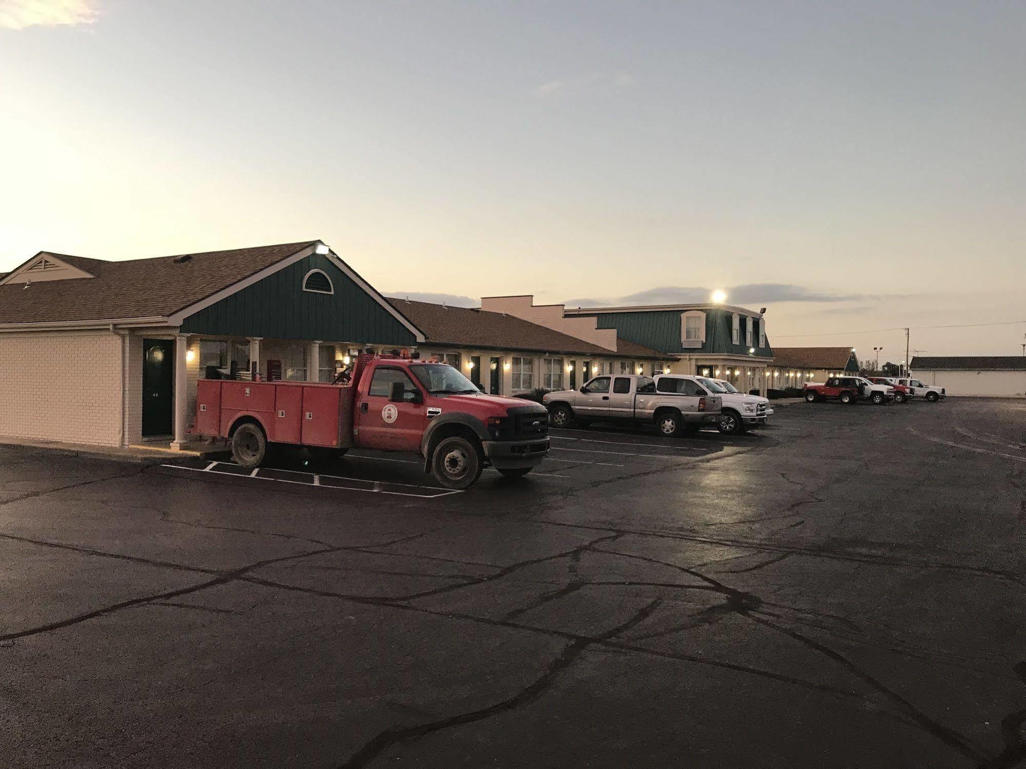 Budget Inn Daleville Bagian luar foto