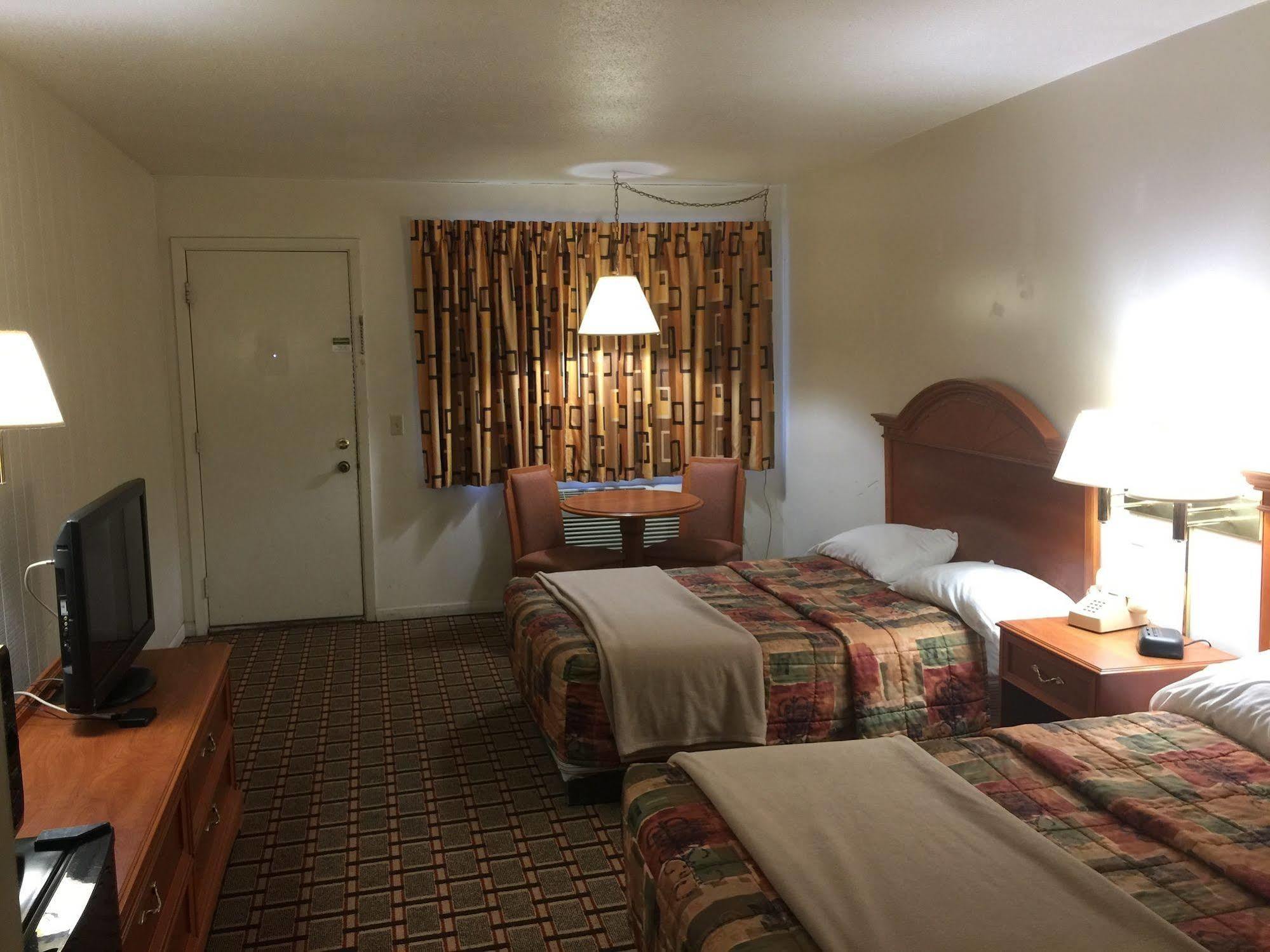 Budget Inn Daleville Bagian luar foto