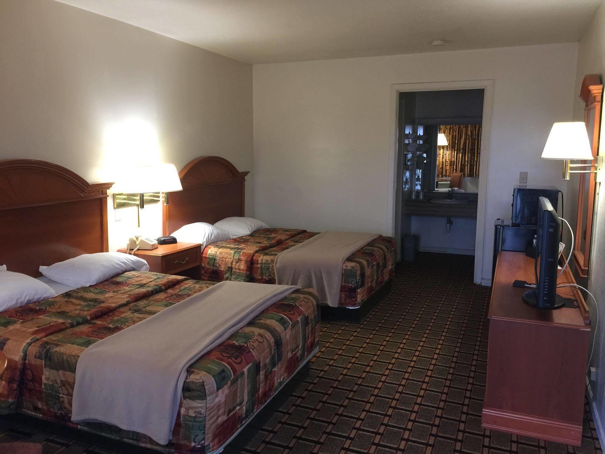 Budget Inn Daleville Bagian luar foto